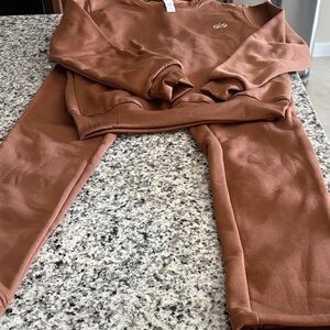 ALO Yoga Women's Tan Track Pants & Sweatshirt Set